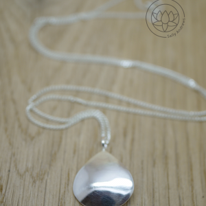 Nadi Silver pendant (size 6) with curb chain