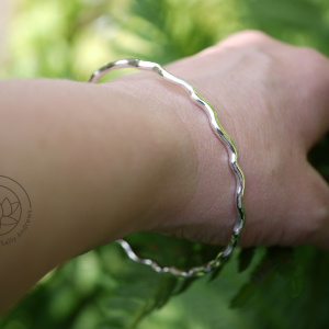 Nadi Wave Silver Bangle 2mm wire